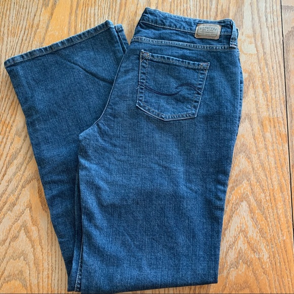Med blue mid rise bootcut long length signature jeans by Levi’s Strauss. - Picture 1 of 5